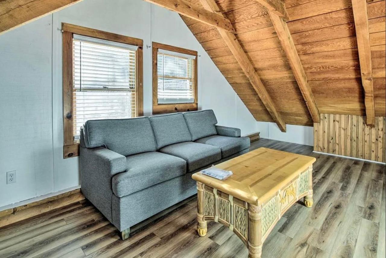 Chalet Smokey Mountain Hideaway *