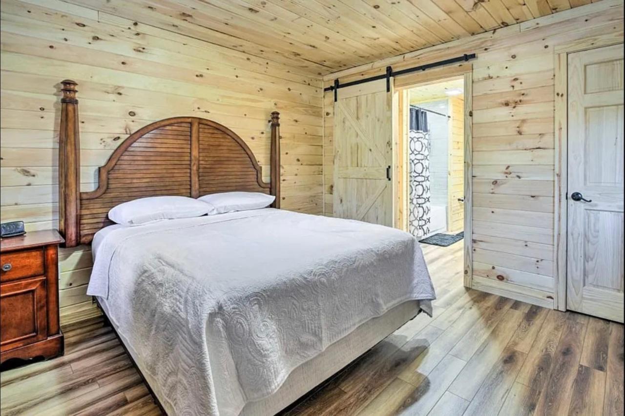 Chalet Smokey Mountain Hideaway