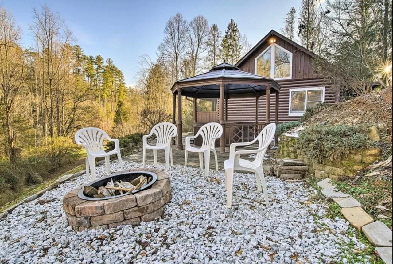Chalet Smokey Mountain Hideaway