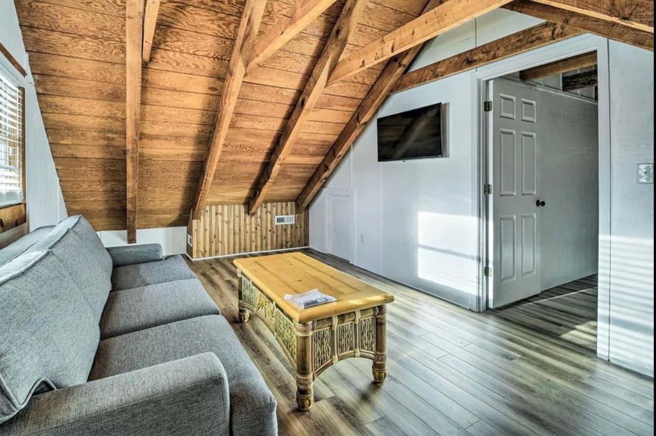 Chalet Smokey Mountain Hideaway
